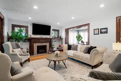 Image de Charming Cleveland 3br Home