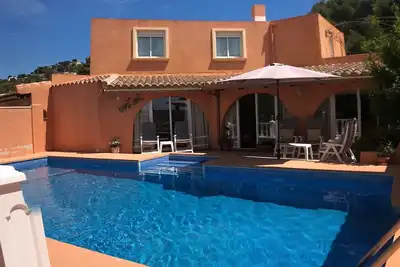 Image de Villa avec piscine privée dans un endroit très calme. 5 minutes de la plage