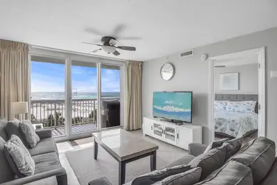 Image de 5th floor 2br Beachfront at Pelican. Stunning Views, 3 Pools, Beach Chairs