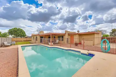 Image de Private Pool & Patio: Home Near Mesa Arts Center!