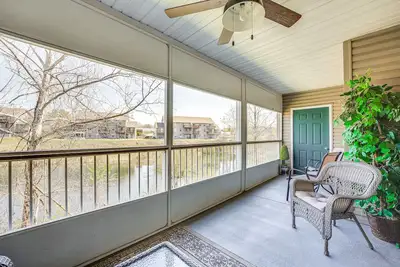 Image de Branson Condo w/ Screened Porch: 4 Mi to Lake!