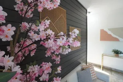 Image de Villa Fiorō-Bold Luxury 2br /River & Coastal Vibe