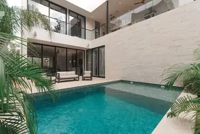 Image de Luxury custom built home in private gated community. Fits 10.