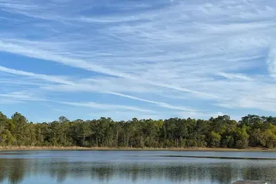 Image de Rustic Lake View Cottage\n\n