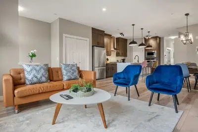 Image de Luxury Home|Mins to Airport|3Bed| 2Tvs