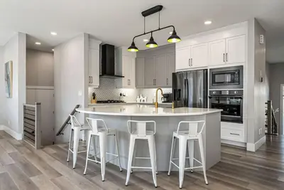 Image de Brand New | 4 Bedroom | Huge Home | King Bd | 2TVs