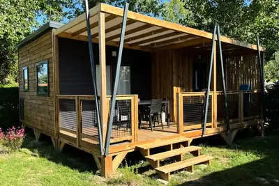 Image de Chalet Cannelle 26. 5m² 2 chambres + Tv + Lv + Terr. couverte+ Draps + Quartier piéton + clim 4 personnes