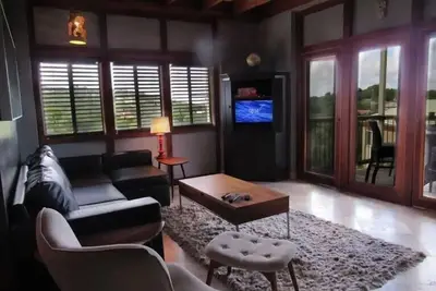 Image de Two Birds - Condo w/ pool close to town!