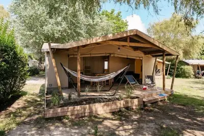 Image de Ecolodge Cotton Toilée 35m² (2 Schlafzimmer) + Tv + halbüberdachte Terrasse 5 Personen