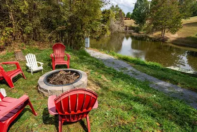 Image de Mother's Dream Fishin' Hole: Free Attraction Tickets, 2 King Suites, Firepit, & Pond Views