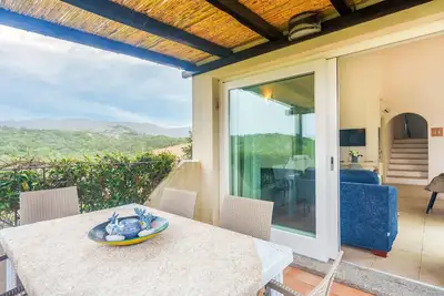 Appartement 'Appartamento Vue sur Mer' avec piscine partagée, terrasse privée et climatisation