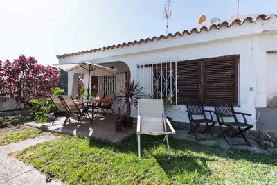 Image de Maison de vacances 'Bungalow Ubicación Ideal' avec piscine partagée, terrasse partagée et Wi-Fi