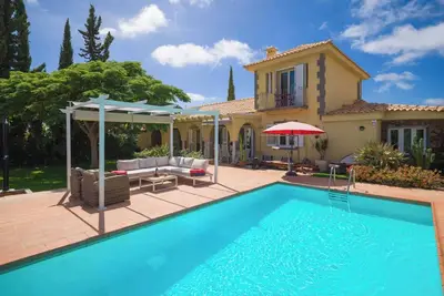 Image de Maison de vacances 'Villa Linda' avec vue sur la montagne, piscine privée et Wi-Fi
