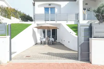 Image de Appartement 'Bilocale Nuovo Budoni Centro' avec terrasse privée, Wi-Fi et climatisation