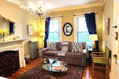 Image de \"Fort Hill Inn, Boston\"  Cozy Studio Suite, Eat in Kitchen, 5 minutes to Center