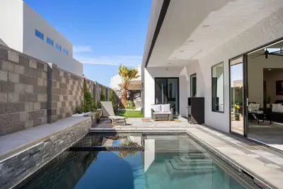 Image de Bella Casa ~ Exquisite Golf Oasis ~ Swimming Pool!