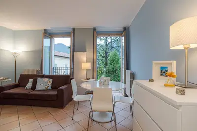 Lake Como Apt with Balcony & Private Parking!