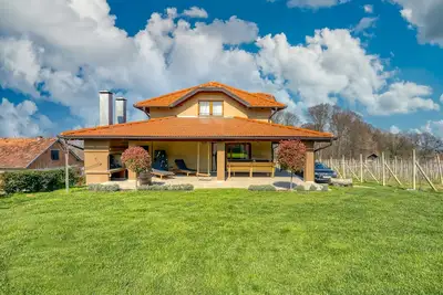 Image de Hedonistic Vineyard Estate With Hot Tub, Ludbreg, Croatia