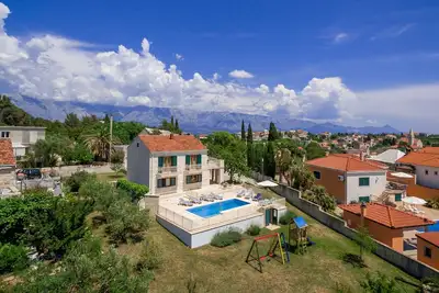 Image de Maison pour la famille près de la mer et avec la piscine Sumartin, Brac (K-22636)