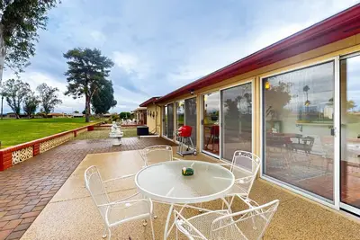 Image de Snowbird-friendly golf-front home with pool, hot tub, grill, smart TVs, W/D, Ac