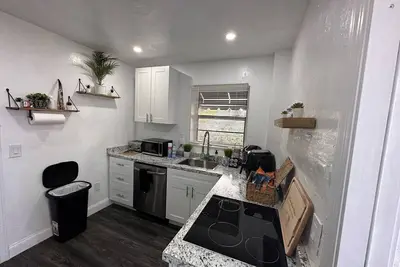 Image de in the heart of vibrant Miami convenience for your next getaway. \n\n