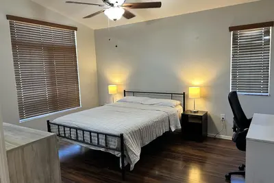 Image de Under 10 minutes to Lookout Mountain for city views & hiking. Family friendly!