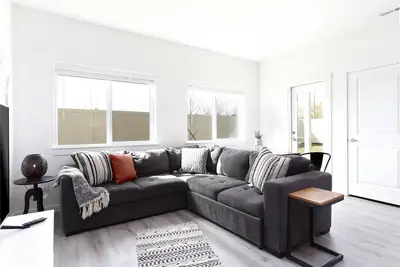 Image de #StayInMyDistrict Furnished Monthly Rental