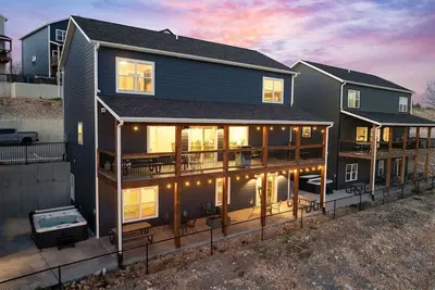 Image de Table Rock Lake view! 10 Minutes to Sdc! Hot Tub!