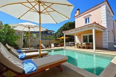 Image de Villa Ithaca. Country side villa close to all worth visiting sights in Chania.