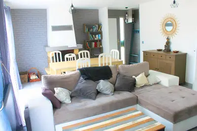 Image de Bienvenue! Maison chaleureuse à 7 minutes des plages