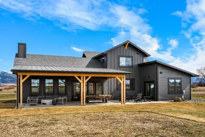 Image de Riparian Way Retreat - Gorgeous new home with 10 beds & nice mountain views!