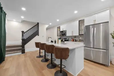 Image de 10-Bedroom Escape with Fenced Yard and Games