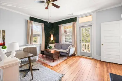 Image de Beale Hill Modern Macon Charm