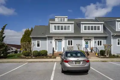 Image de In-town five bedroom townhouse - close to the beach!