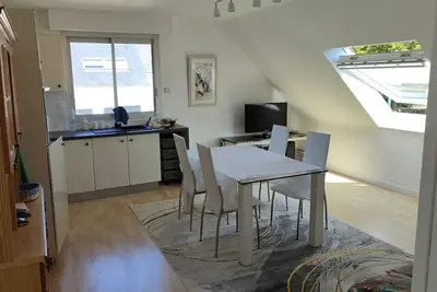 Image de Appartement lumineux dans maison, proximité Côte Sauvage.