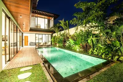 Image de Elegant 5br Villa Retreat Steps from Canggu Beach