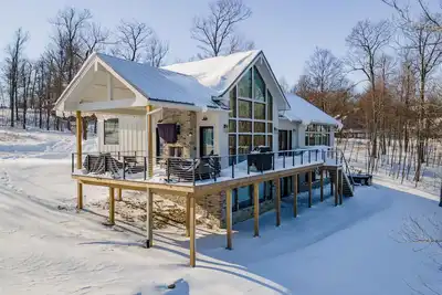 Image de Deep Creek Luxury w/ Pool, Theater & Fireplace