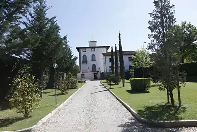 Image de At the gates of Florence and Chianti, Apartment in historic Villa with swimming pool