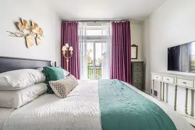 Image de Seattle Among The Trees: in Belltown with Parking!