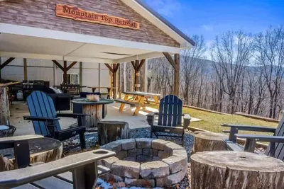 Image de Mountain Top Retreat- amazing views, hot tub, game room, fire pit, pet-friendly