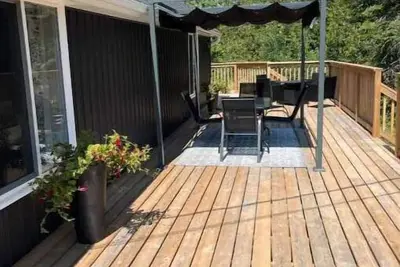 Image de Minutes from Downtown Tobermory and all amenities