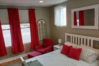 Image de Walk to the Diamond- First Floor Bed and Bath Perfect multi-generation families