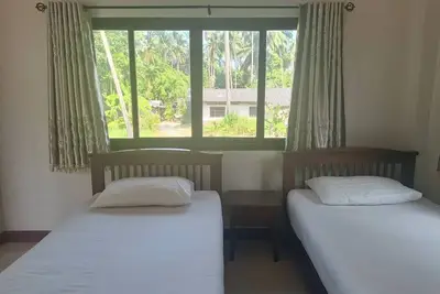 Private house one bedroom, full furniture, small kitchen, 5 minutes to the beach