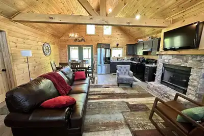Image de Luxury cabin with a hot tub and internet