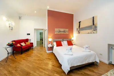 Warm and welcoming apartment, ideal for families or groups of friends.