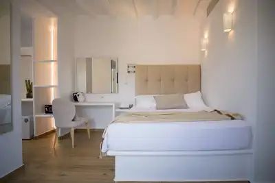Image de Elegant Mykonos Suite | Contemporary Suite with Sea Views and Shared Pool | Elia