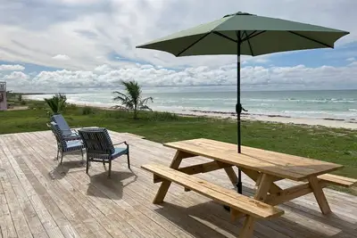 Image de Seaside Serenity: Stunning 3 Bedroom Home with 100 ft of Beachfront
