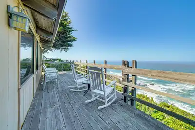 Oceanfront Irish Beach Home: Private Beach Access!