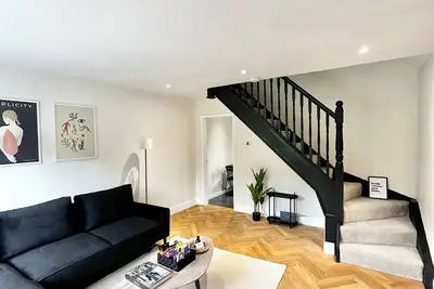 Image de 2 minutes from the Trafford Centre! Cozy Canal Mews