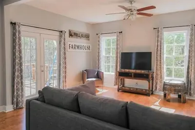 Image de Cozy Farmhouse close to Sisterdale and Texas Wine Country!